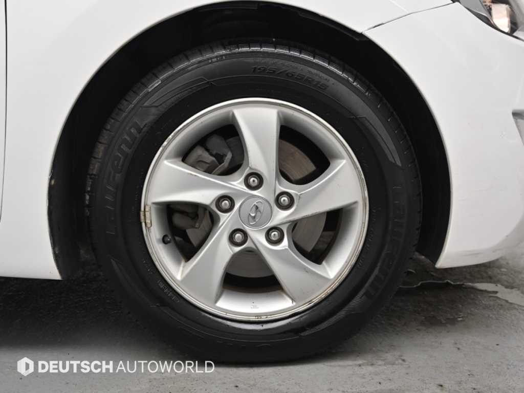 Hyundai Avante — photo 05