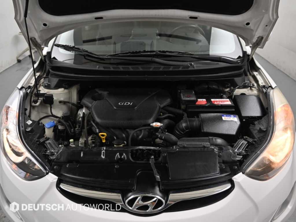 Hyundai Avante — photo 06