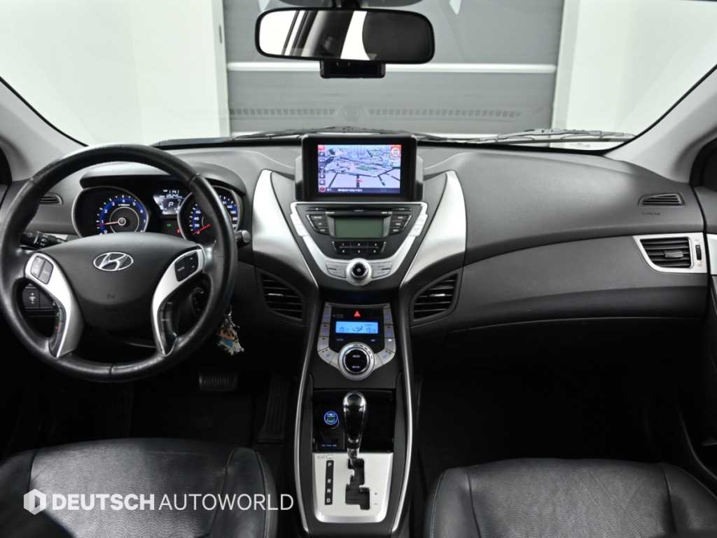 Hyundai Avante — photo 07