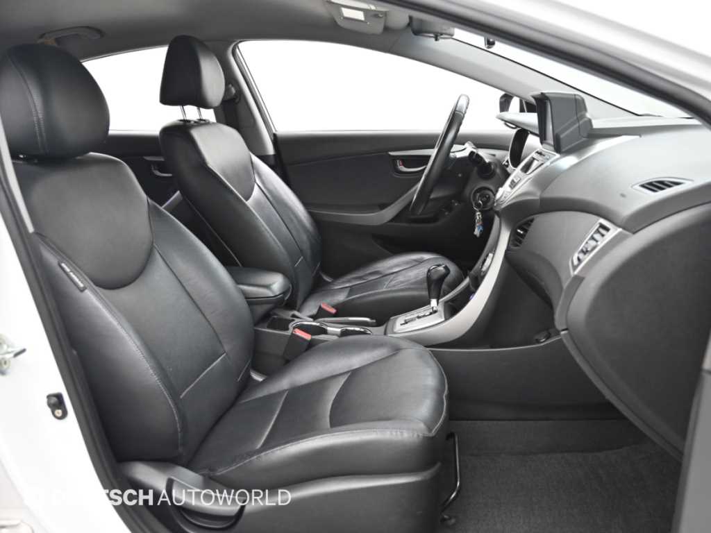 Hyundai Avante — photo 10