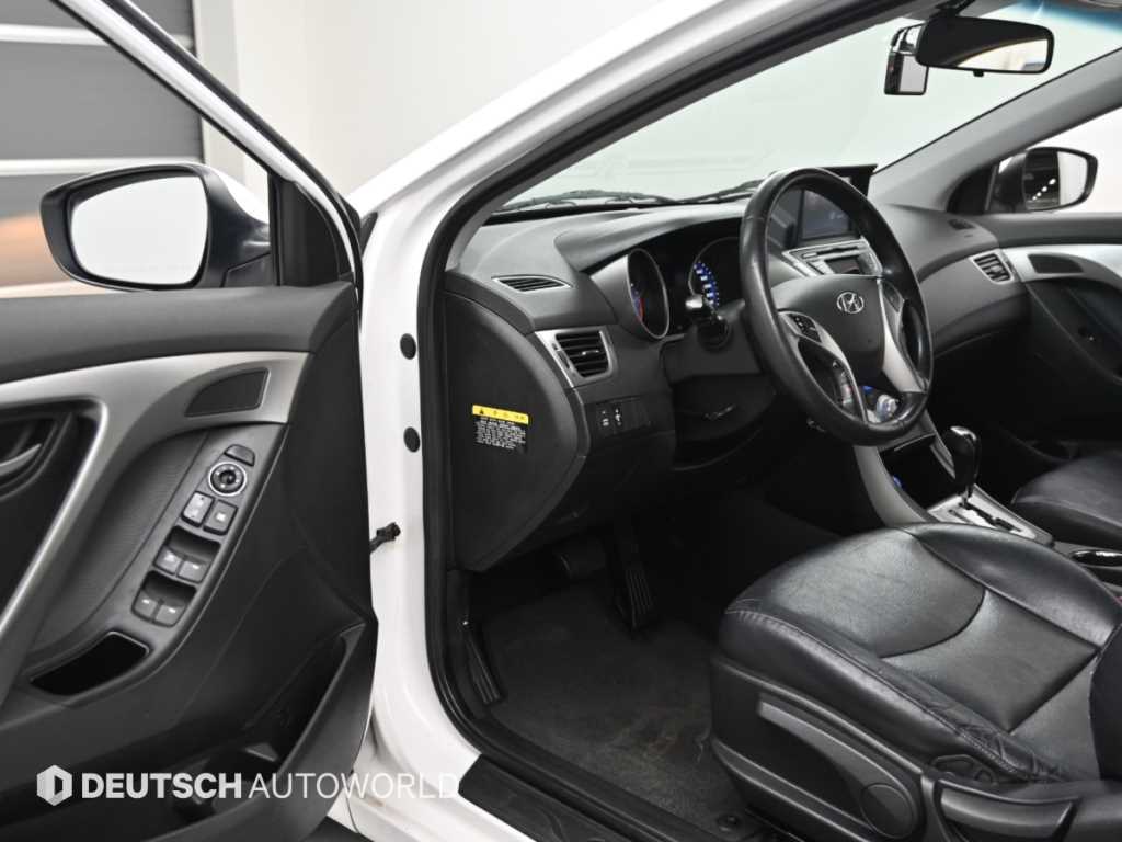 Hyundai Avante — photo 11