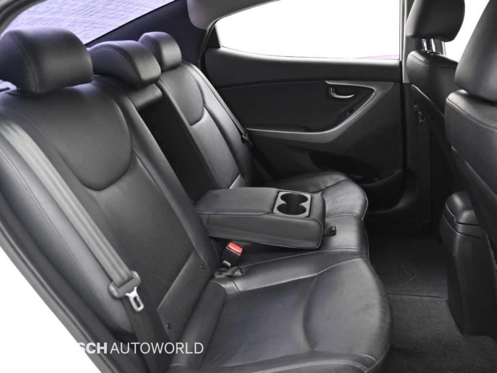 Hyundai Avante — photo 12