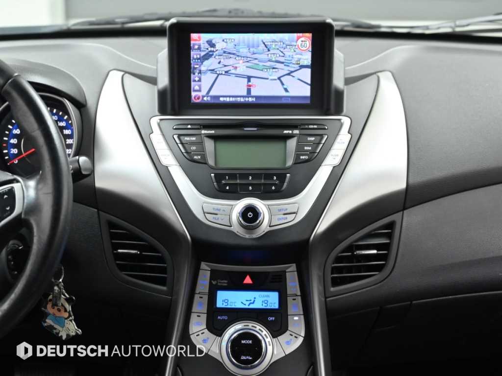 Hyundai Avante — photo 14