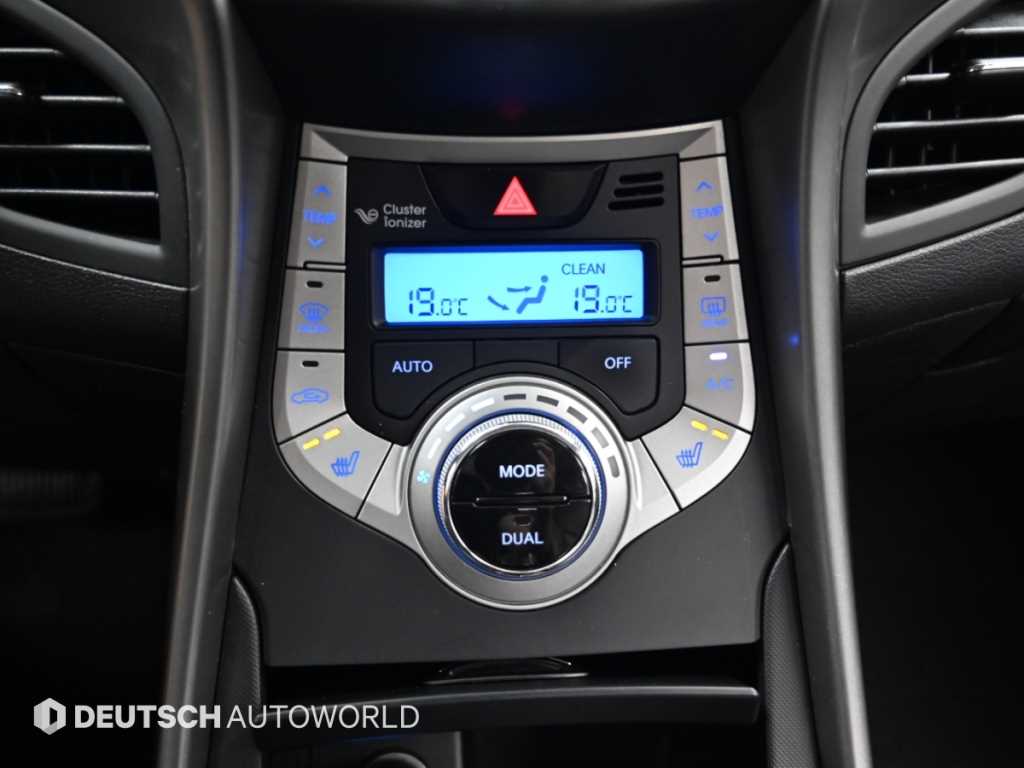 Hyundai Avante — photo 17