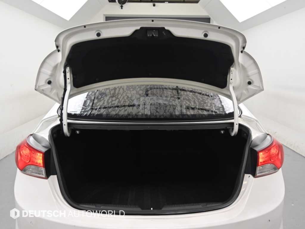 Hyundai Avante — photo 19