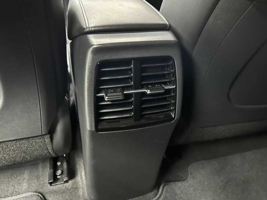 Kia Niro — photo 08