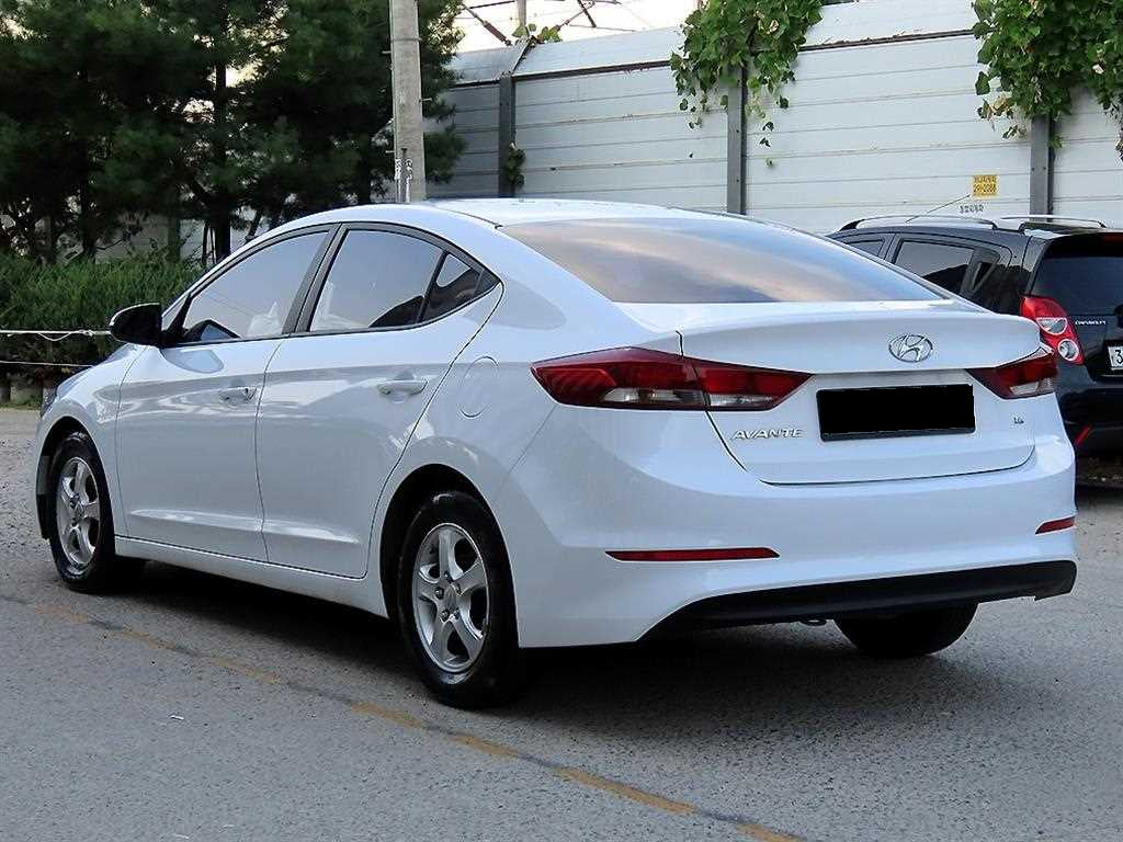 Hyundai Avante — photo 03