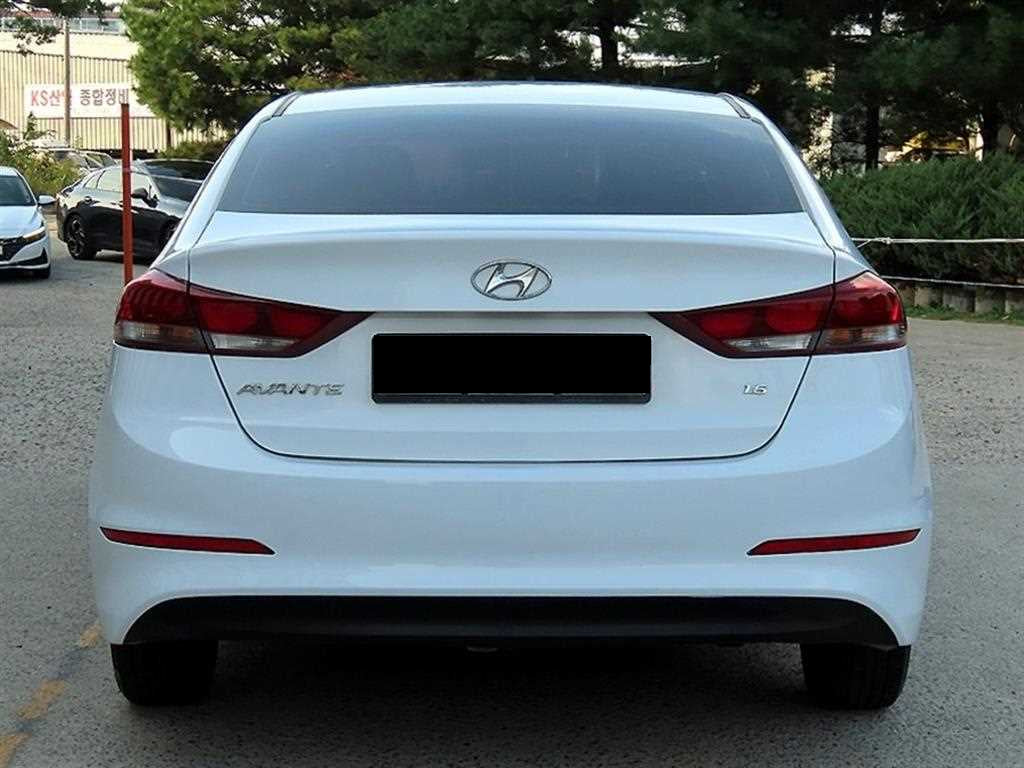 Hyundai Avante — photo 04