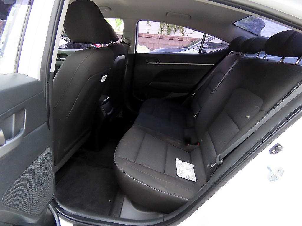 Hyundai Avante — photo 06
