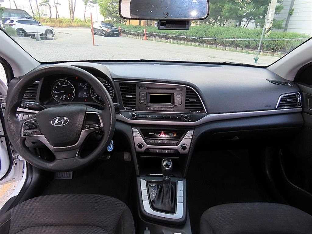 Hyundai Avante — photo 07