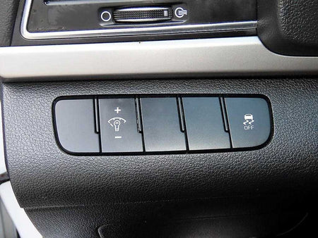 Hyundai Avante — photo 12