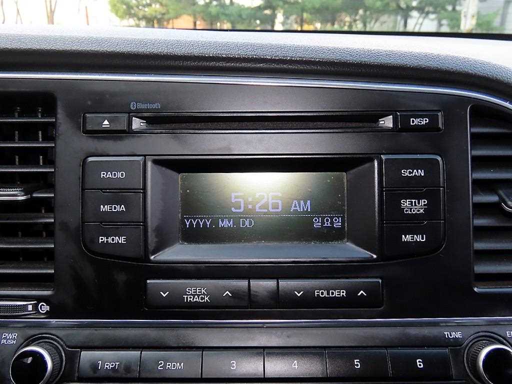 Hyundai Avante — photo 14