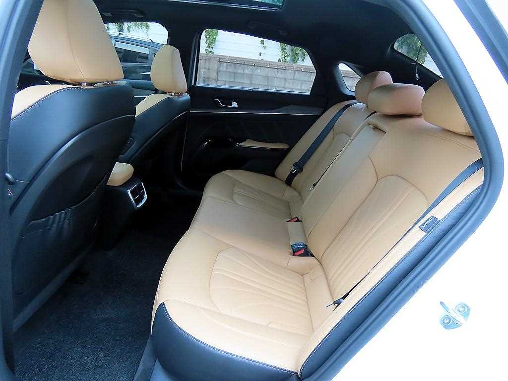 Kia K5 — photo 06