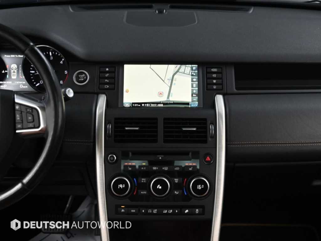 Land Rover Discovery Sport — photo 14