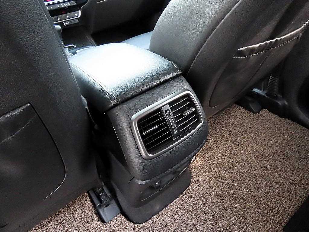 Kia Sorento — photo 17