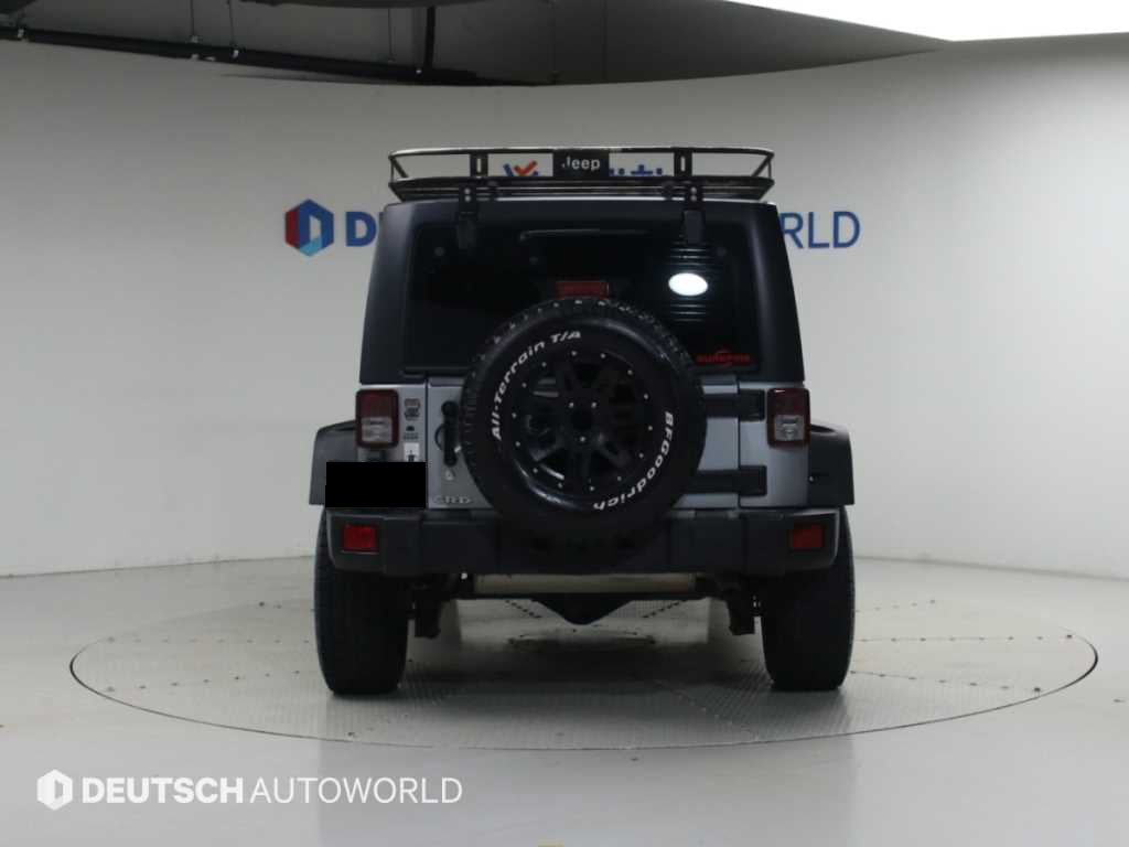 Jeep Wrangler — photo 04