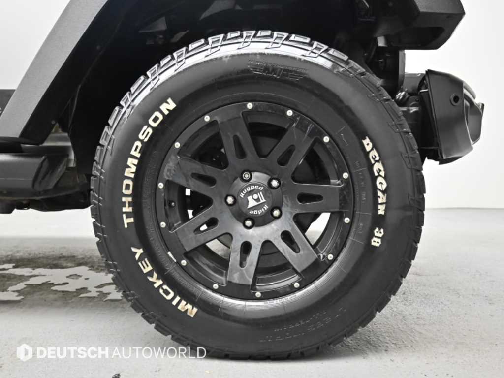 Jeep Wrangler — photo 05