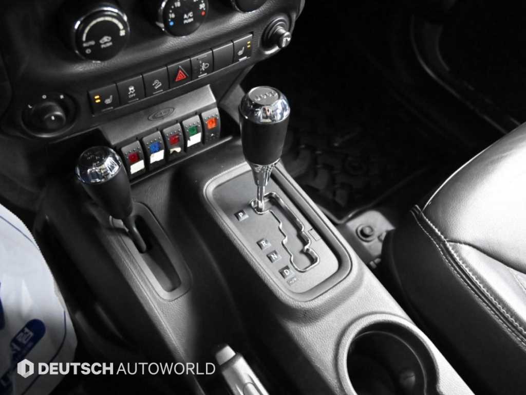 Jeep Wrangler — photo 09