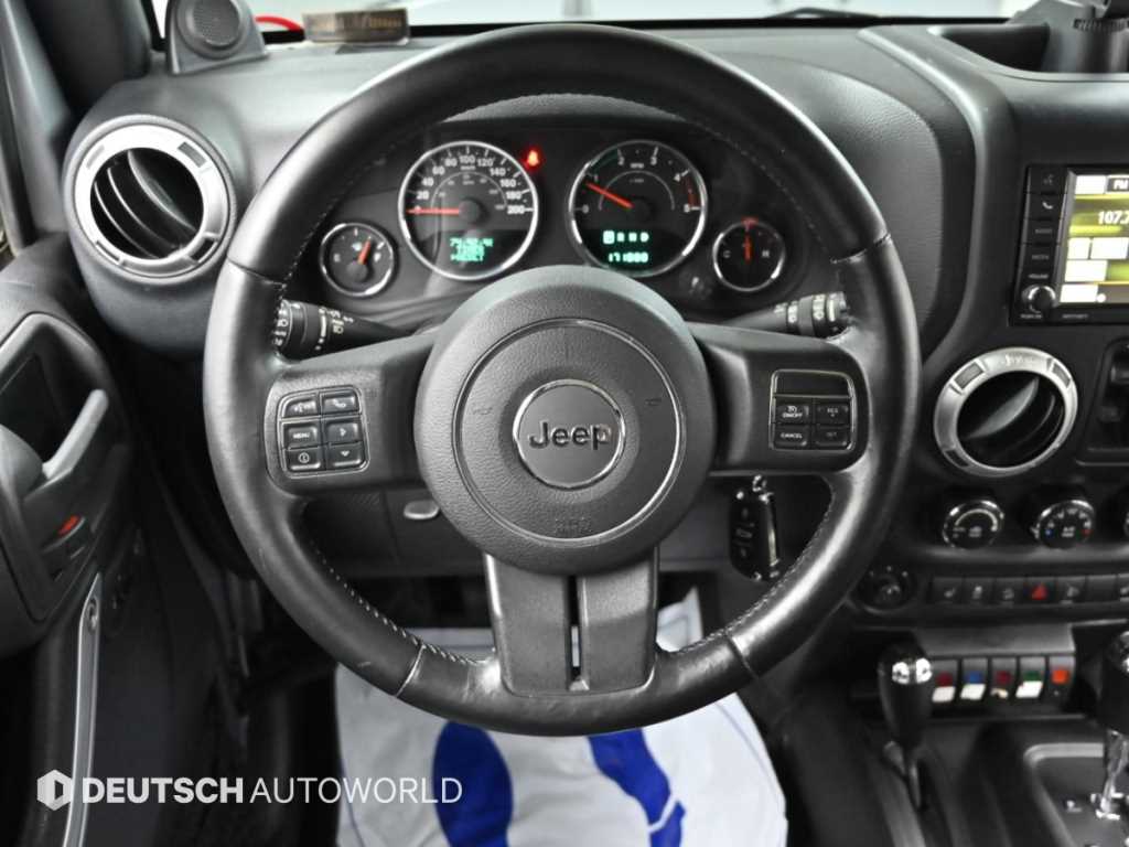 Jeep Wrangler — photo 13