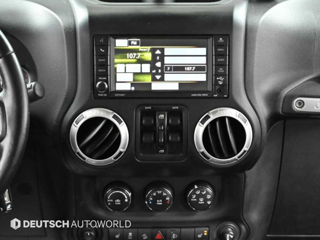 Jeep Wrangler — photo 14