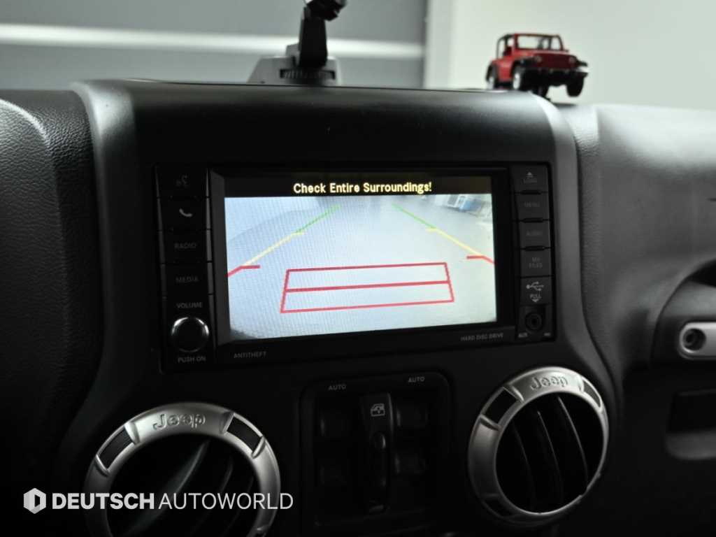 Jeep Wrangler — photo 15