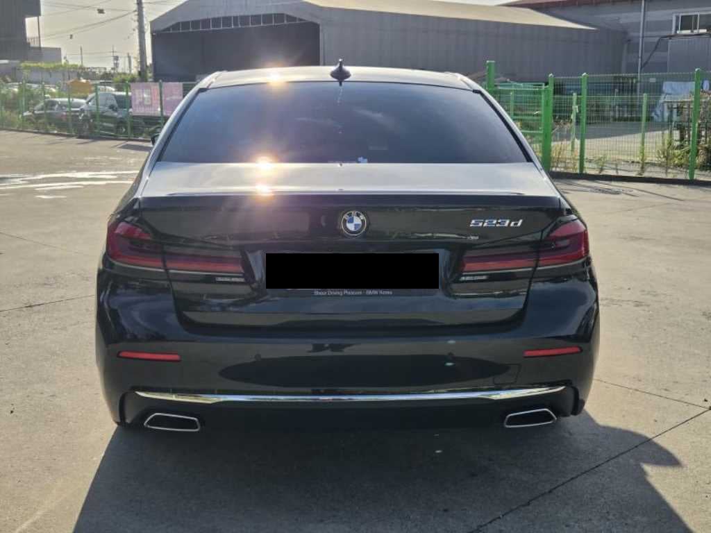 BMW 5-Series — photo 04