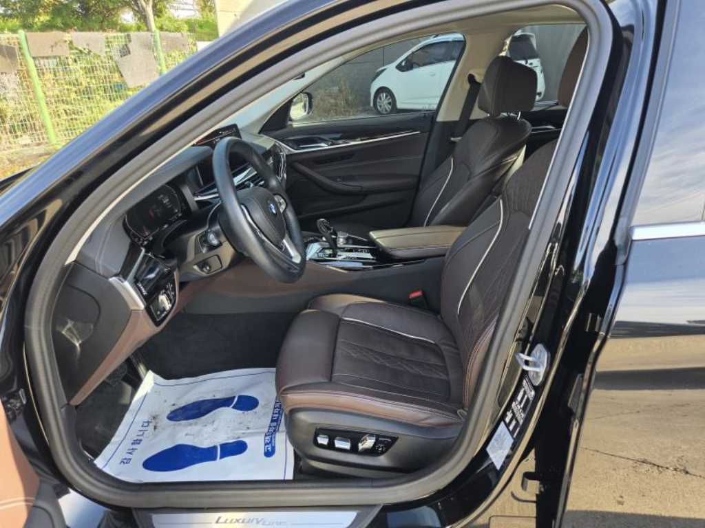 BMW 5-Series — photo 05
