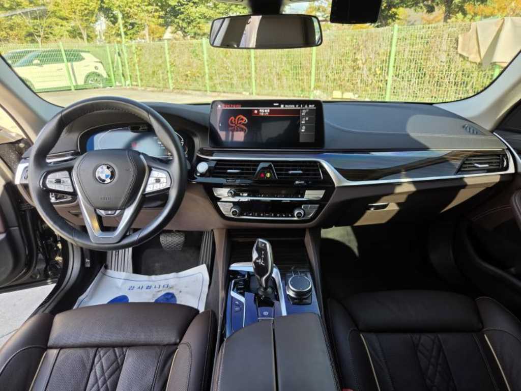 BMW 5-Series — photo 07