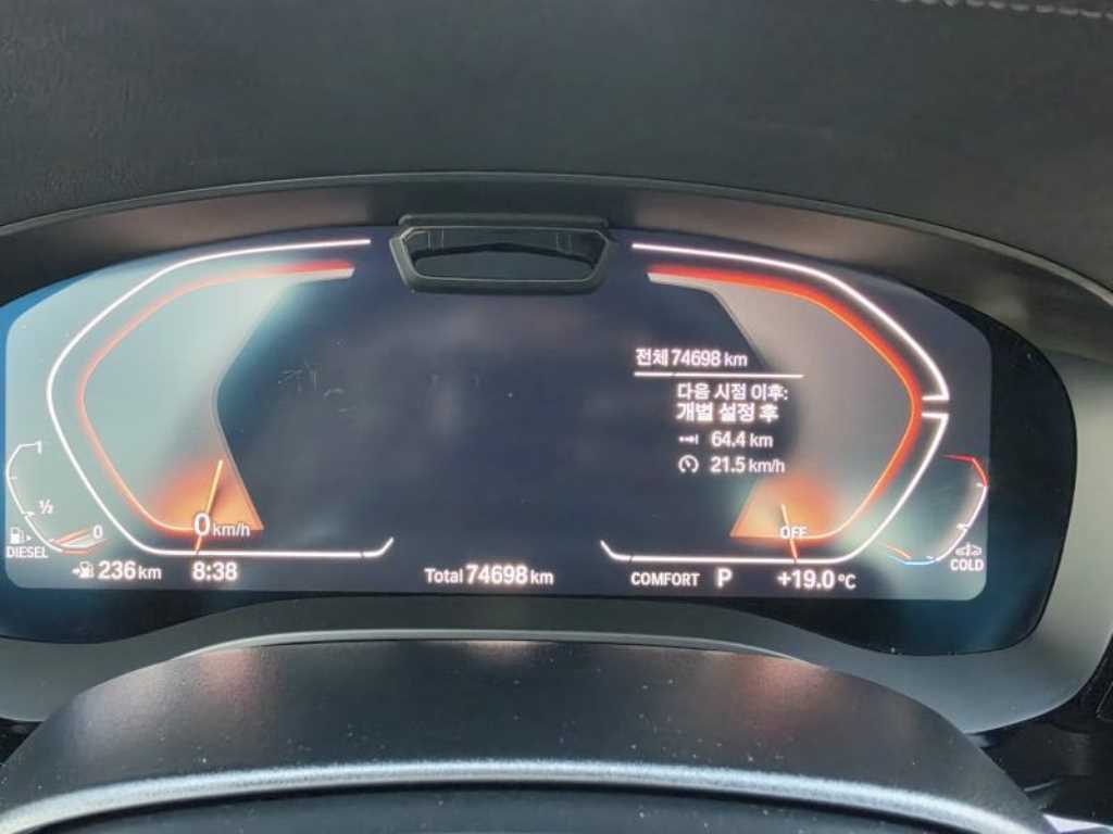 BMW 5-Series — photo 09