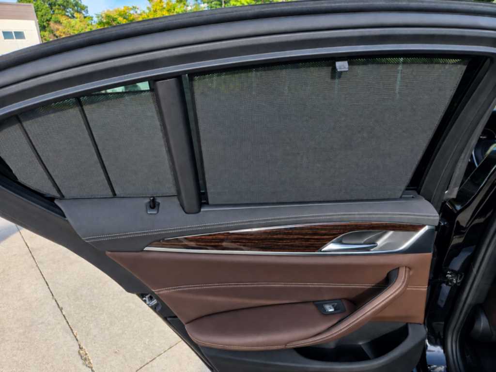 BMW 5-Series — photo 15