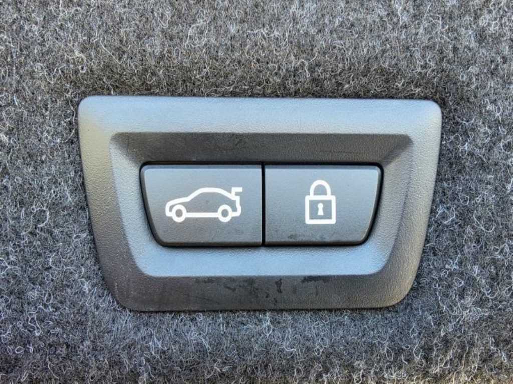 BMW 5-Series — photo 17