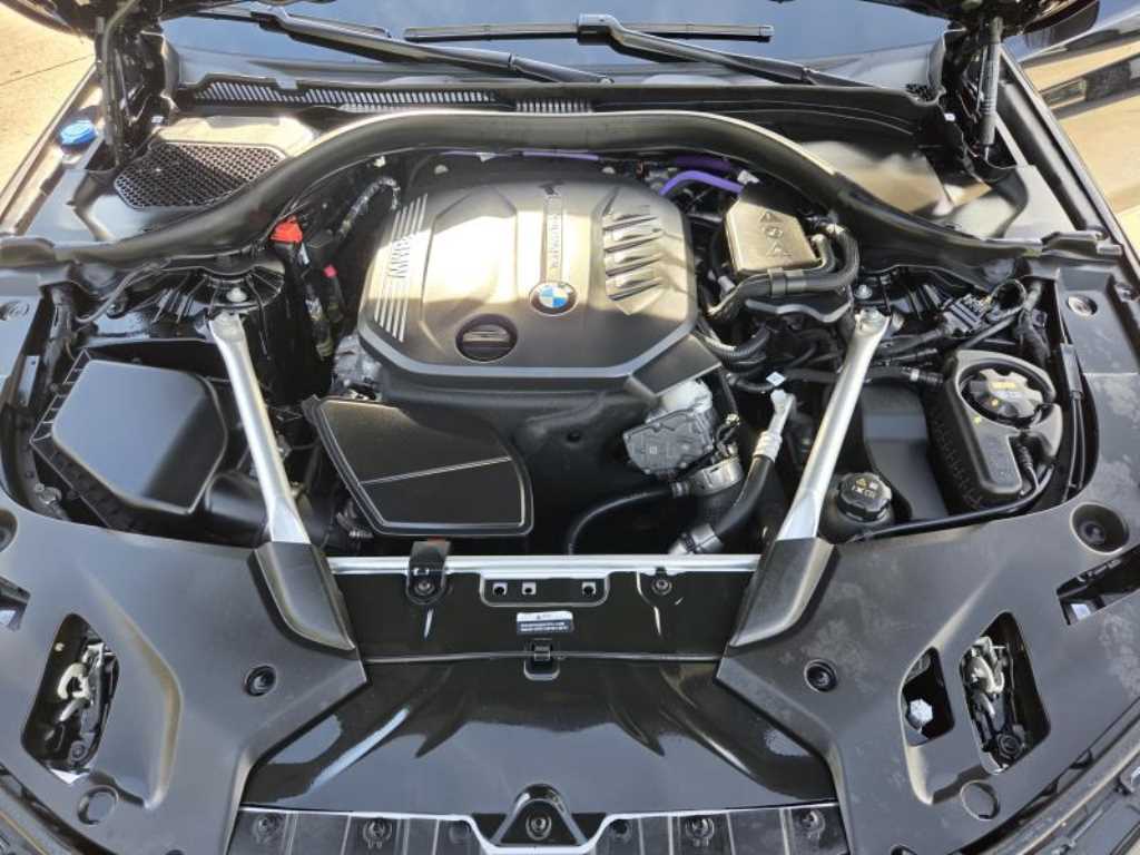 BMW 5-Series — photo 19
