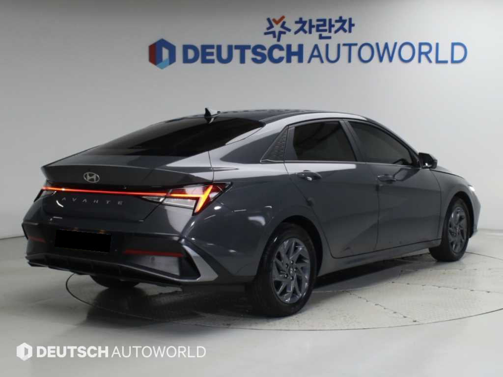 Hyundai Avante — photo 02