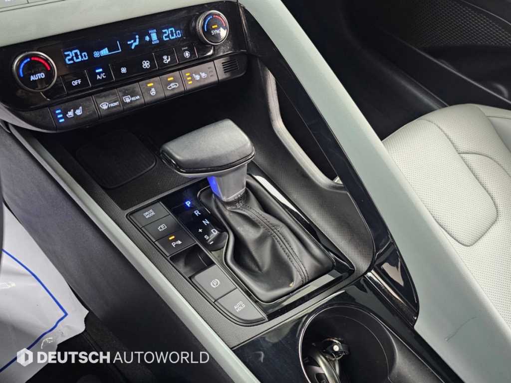 Hyundai Avante — photo 09