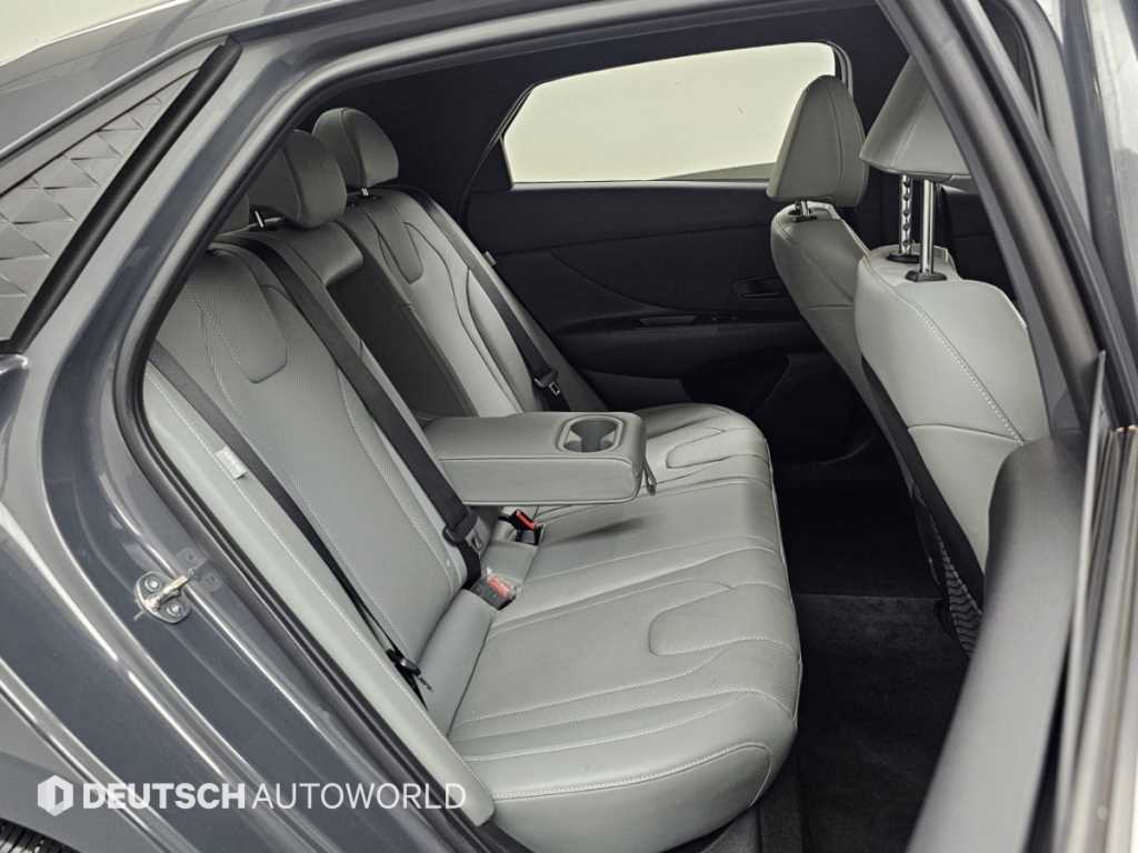 Hyundai Avante — photo 12