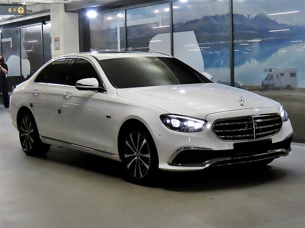 Mercedes-Benz E-Class — photo 01