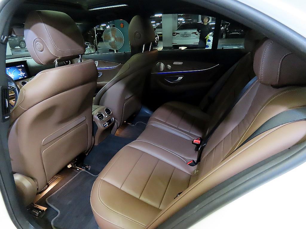 Mercedes-Benz E-Class — photo 07