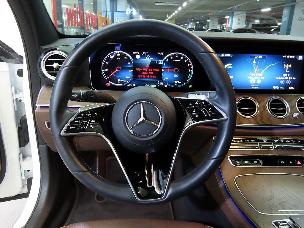 Mercedes-Benz E-Class — photo 08