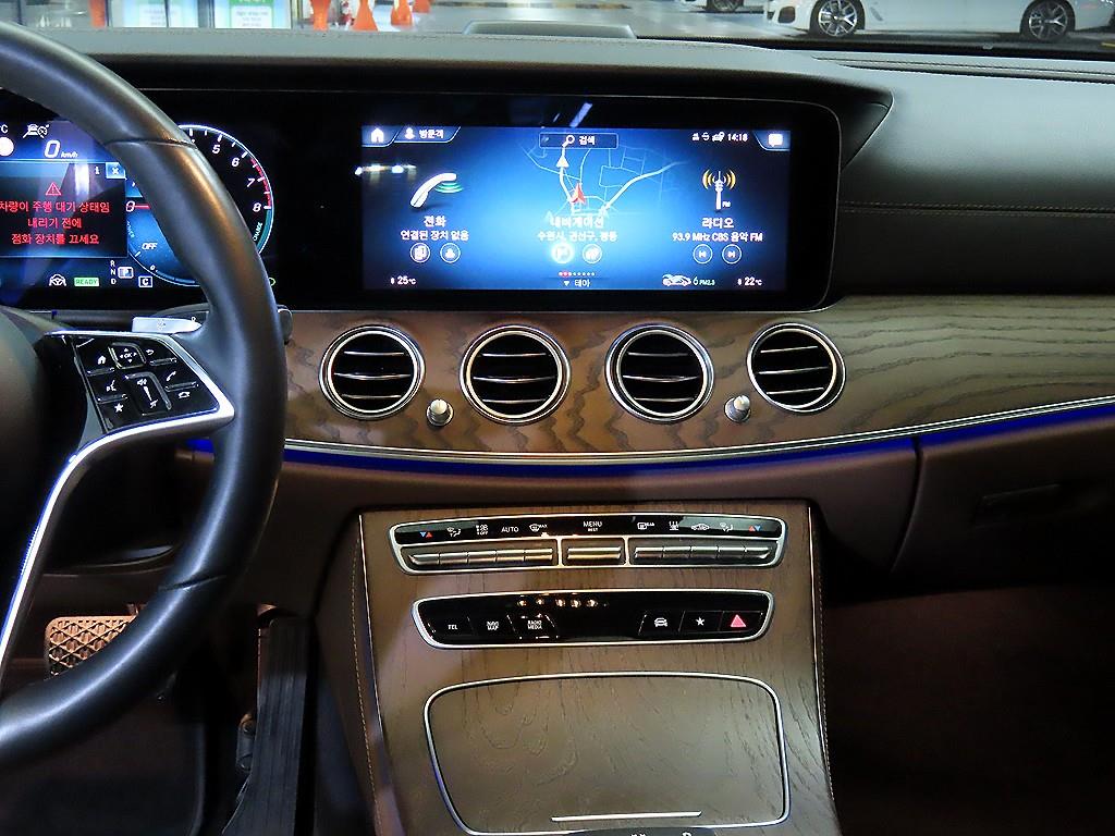 Mercedes-Benz E-Class — photo 11