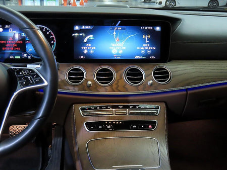 Mercedes-Benz E-Class — photo 11