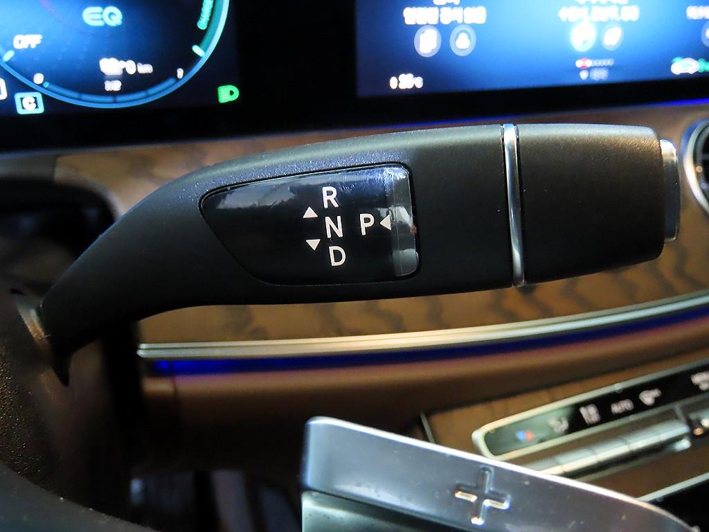 Mercedes-Benz E-Class — photo 12