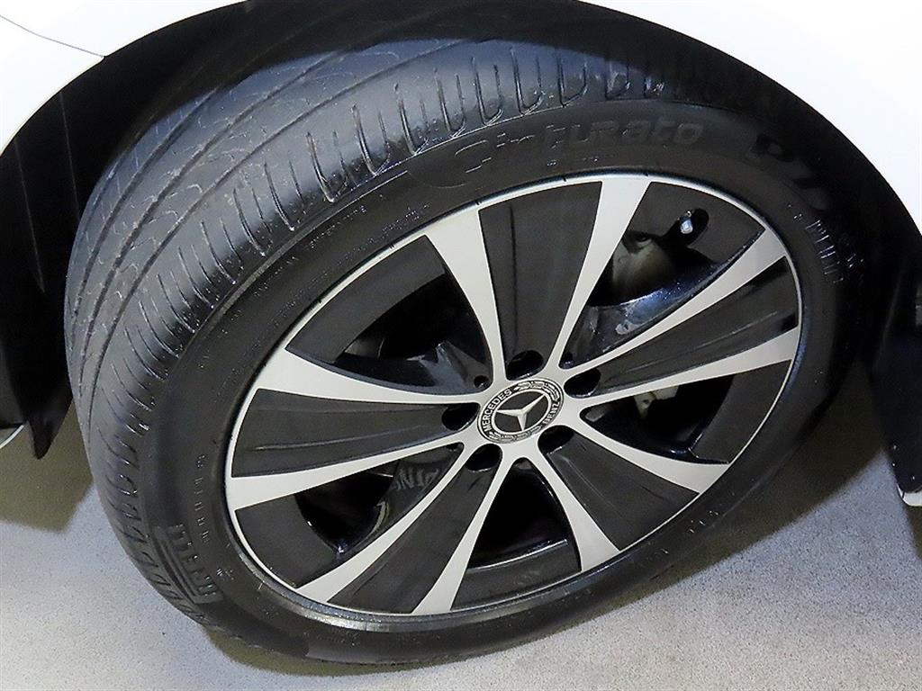 Mercedes-Benz E-Class — photo 20
