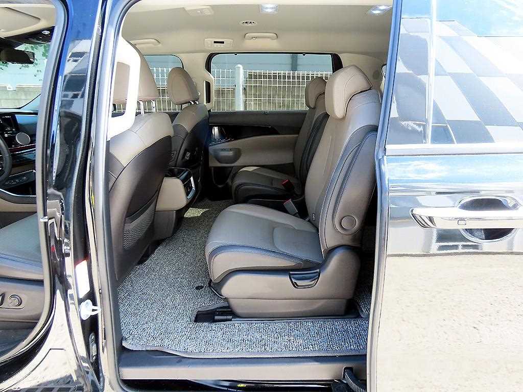 Kia Carnival — photo 06