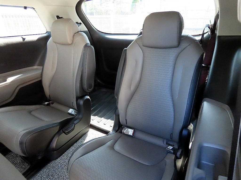 Kia Carnival — photo 07
