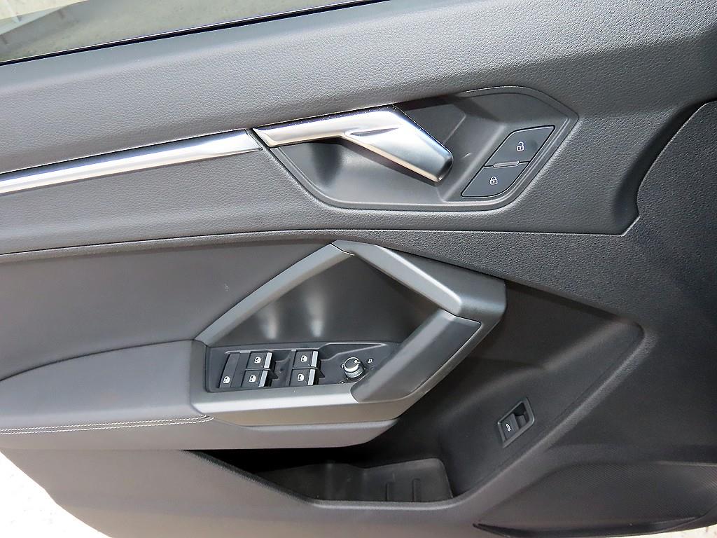 Audi Q3 — photo 12