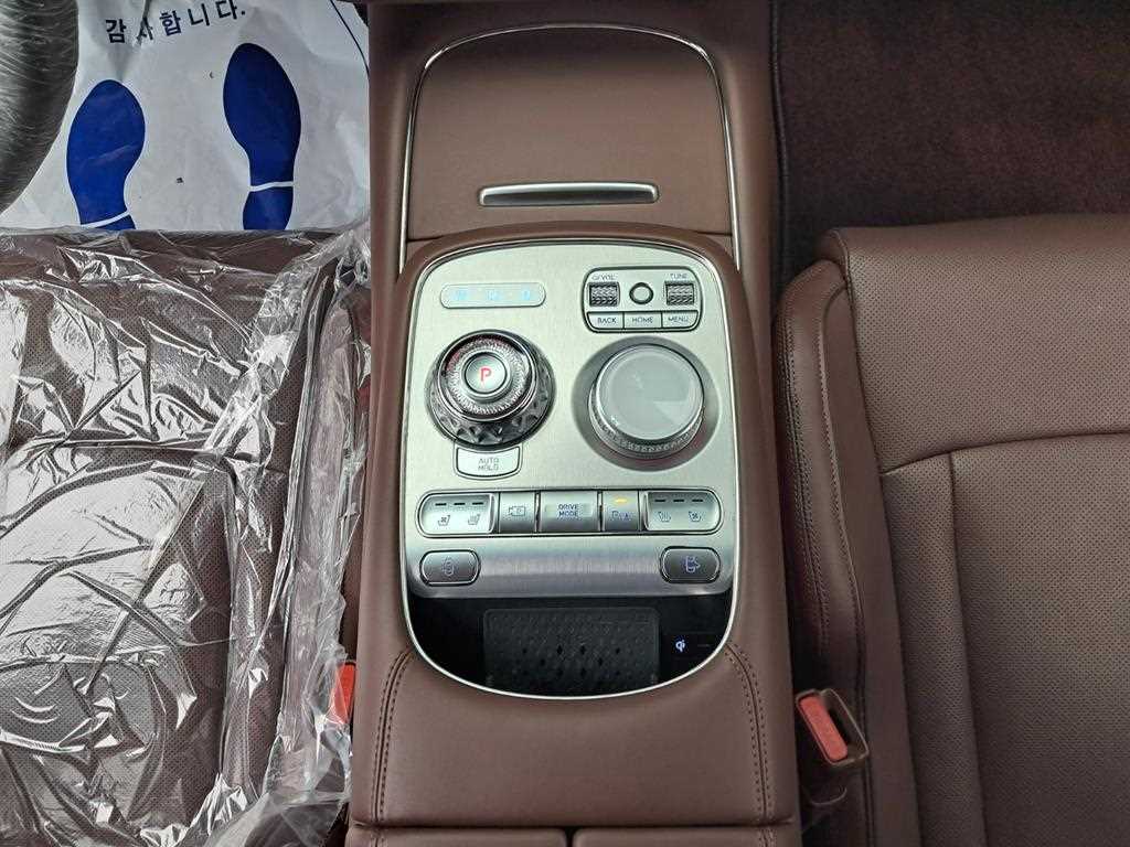 Genesis G90 — photo 14