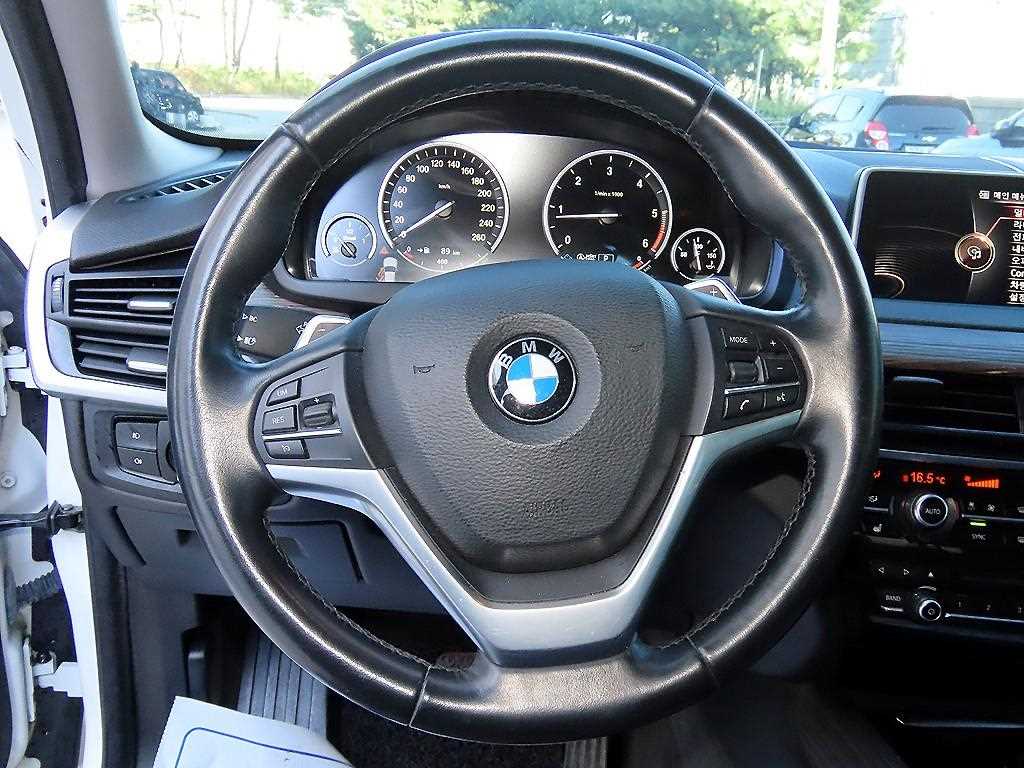 BMW X5 — photo 08