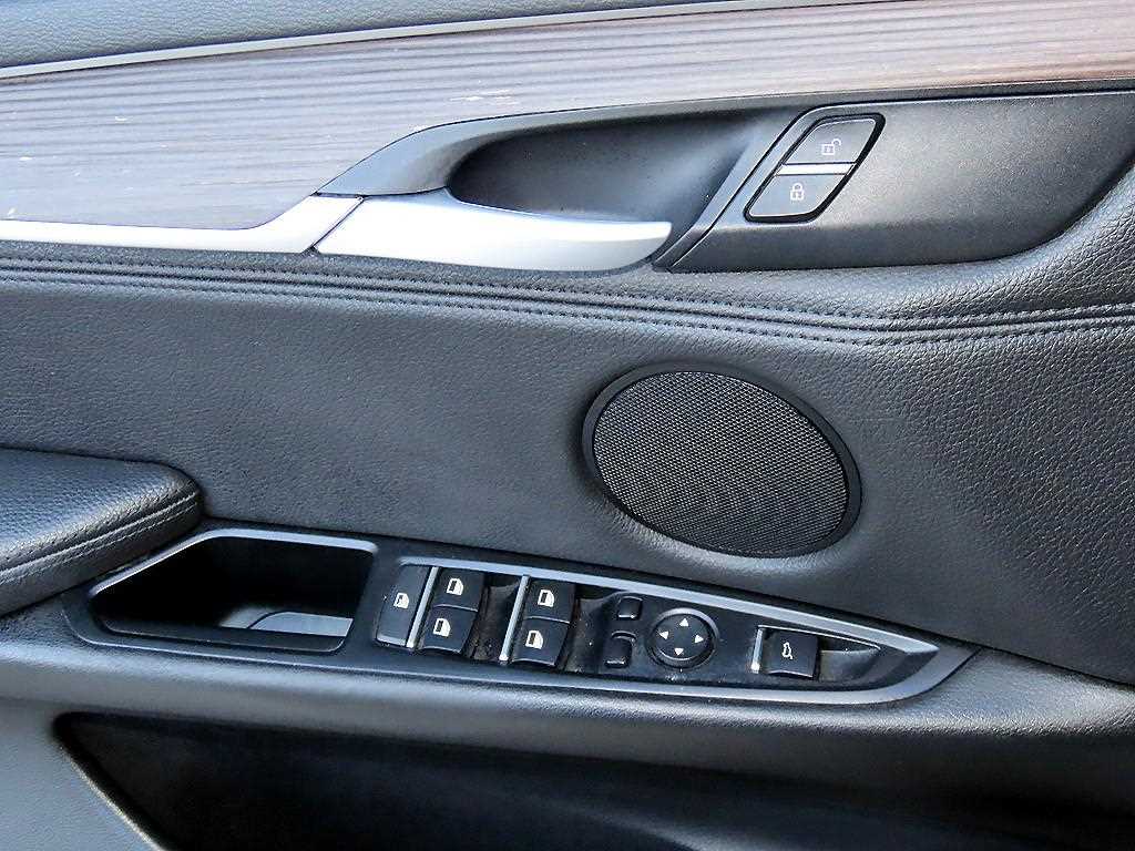 BMW X5 — photo 13