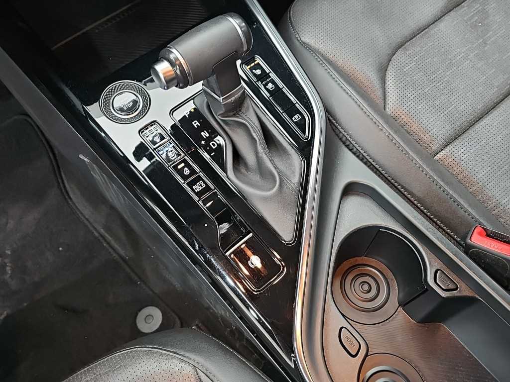 Kia Niro — photo 08