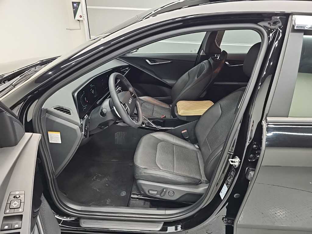 Kia Niro — photo 11